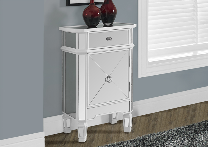 I3713 Mirrored Night Table
